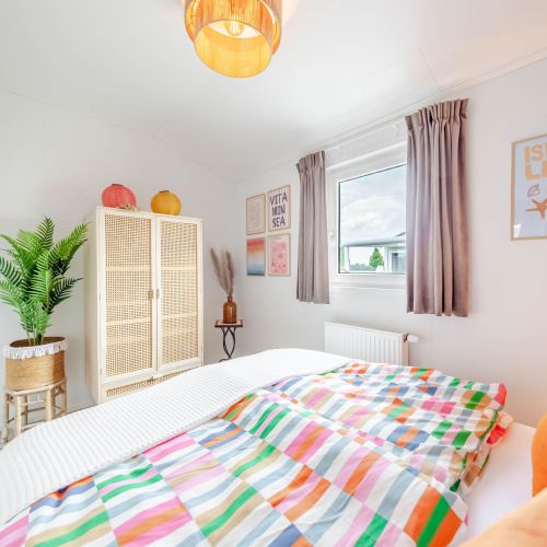Doppelschlafzimmmer Perle mit Fenster, Fliegengitter, Verdunklungsfunktion, Schrank, Leselampen